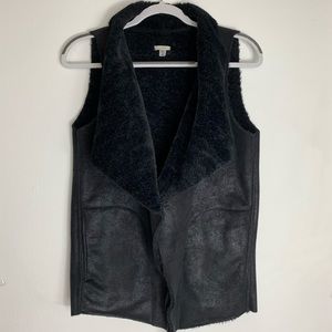 Ecote Vest With Pockets In Black Size Small